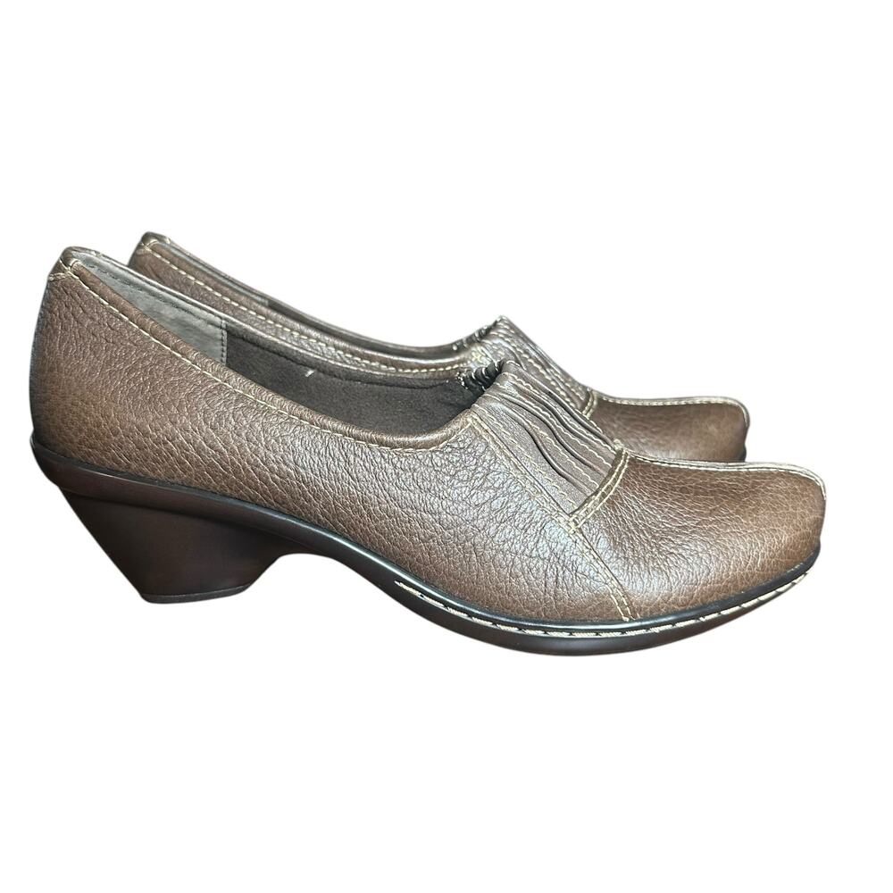 SoftWalk Women’s Leather Slip-On Shoes 7.5 Narrow Comfortable Casual Flats